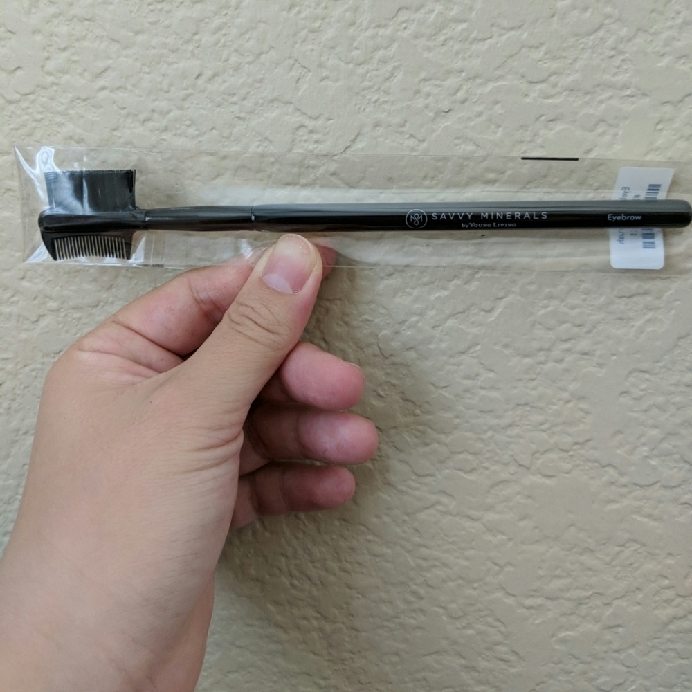 Savvy Minerals Eyebrow Brush
